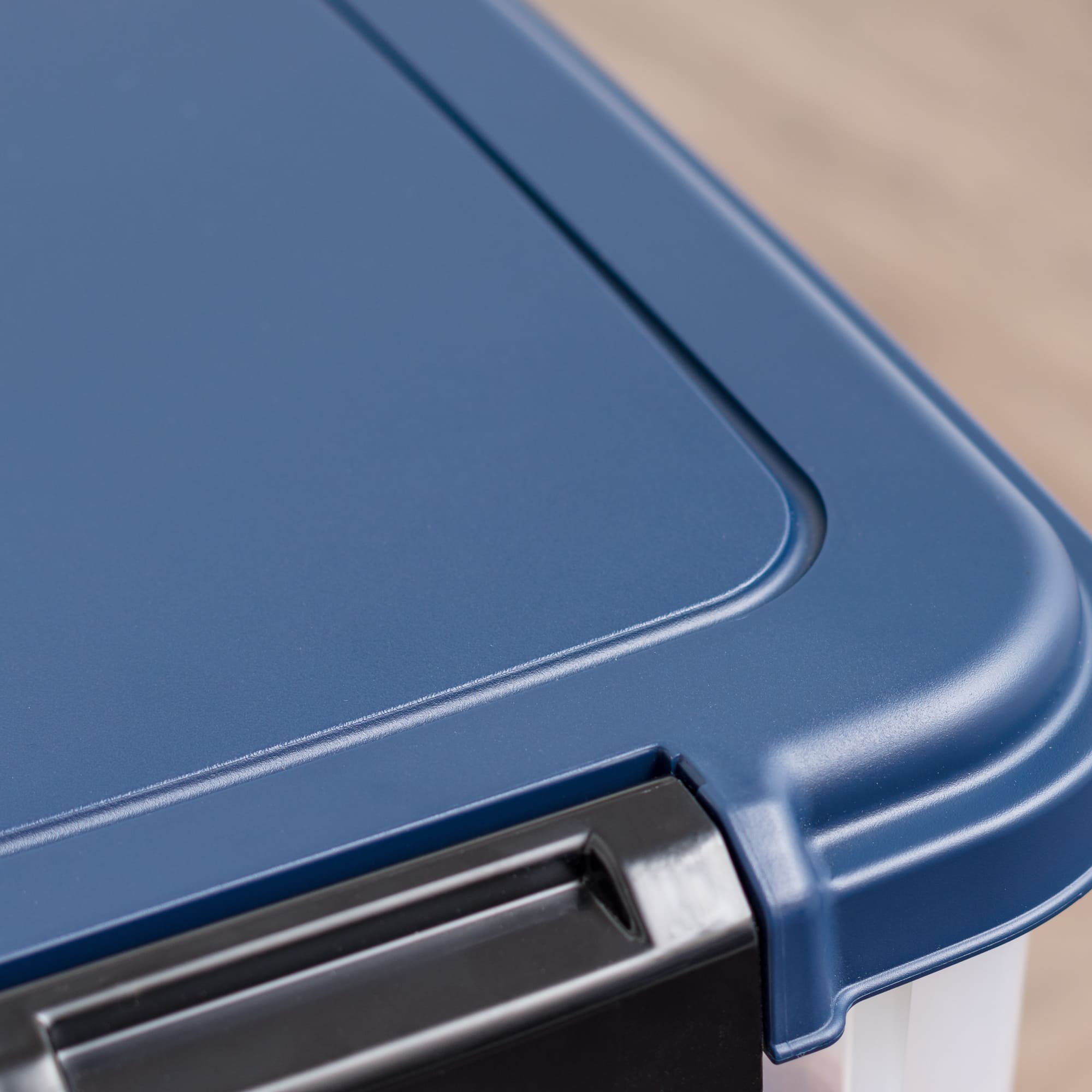 IRIS® Airtight Container Set with Blue Buckle Lid
